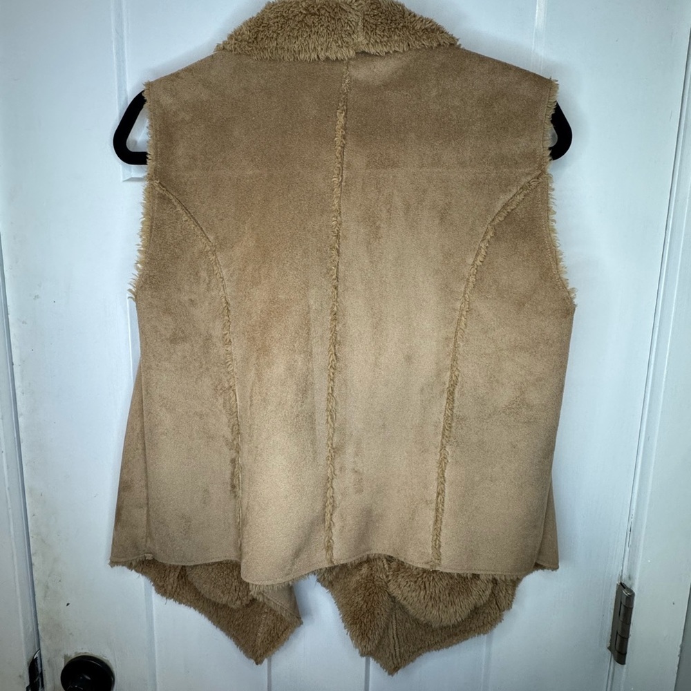 Faux Fur Vest size M - Picture 7 of 11
